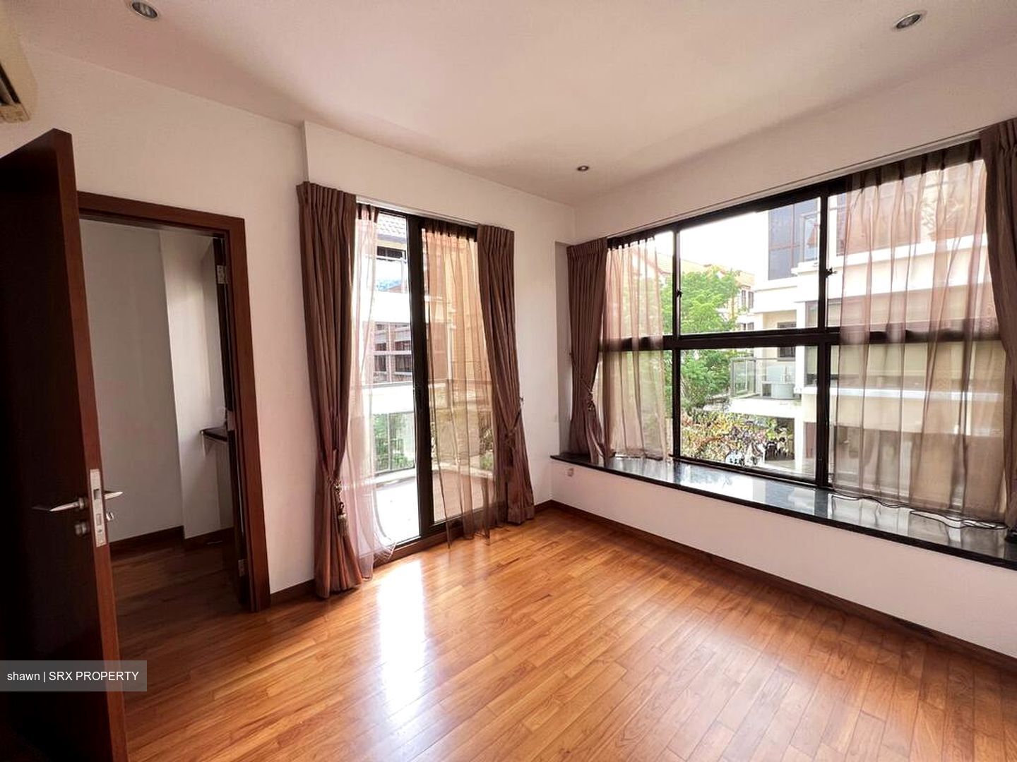 Holland Link (D10), Terrace #503549101